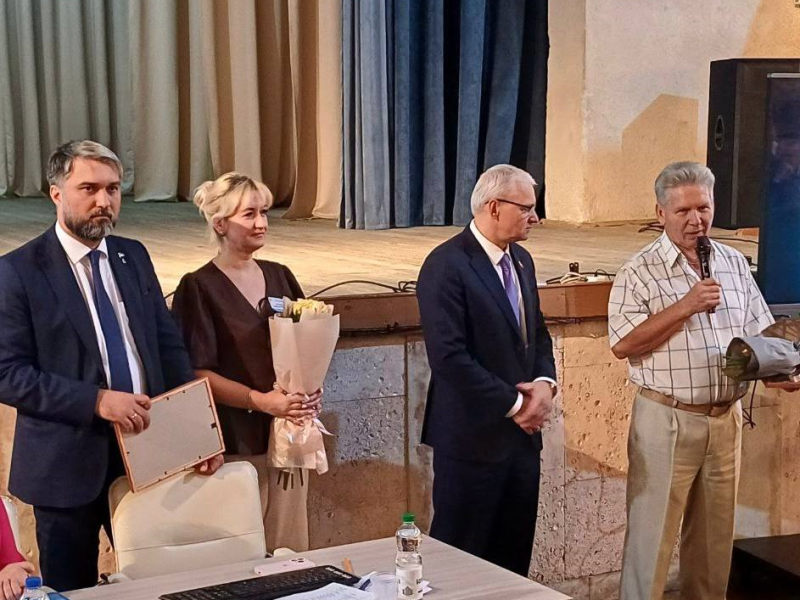 29 августа 2025 года в филиале КСТМиА УО РИПО состоялось итоговое заседание педагогического совета 2024/2025 учебного года,в котором приняли участие ректор института Голубовский В.Н. и первый проректор Сычева Ю.С.