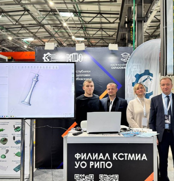 1-2 октября 2025 года представители филиала КСТМиА УО РИПО Маслан А.М., Бондарев М.Б., Курносов М.Д., а также группа волонтеров из групп 483, 361, 352 и 251 по руководством Пермяковой Н.Н. принимают участие в Дне открытых дверей компании «Ронтек машин тулс».