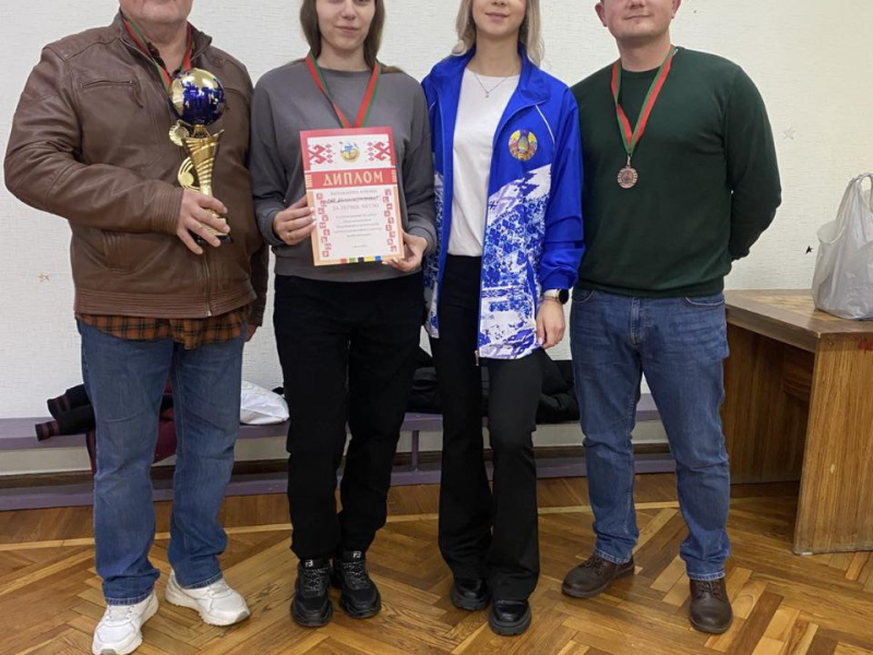 Дарст — вид спорта, требующий сноровки, меткости и уверенности в себе, именно эти качества сегодня продемонстрировали наши спортсмены заведующий центром компетенций Бондарев Максим Борисович и преподаватель физической культуры Малявская Алена Викторовна.