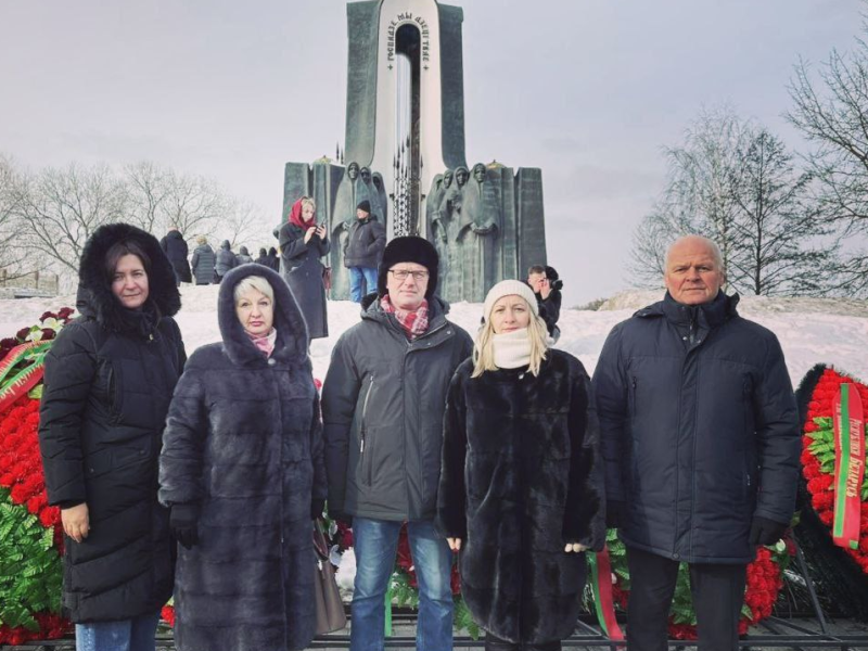 15 февраля, в День памяти воинов-интернационалистов, представители трудового коллектива филиала КСТМиА РИПО в составе делегации Партизанского района столицы возложили цветы на острове Мужества и Скорби.
