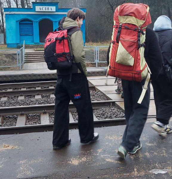21 декабря в рамках работы объединения по интересам «Спортивный туризм» учащиеся филиала КСТМиА УО РИПО совершили поход с остановки Асина до остановки Энергетик