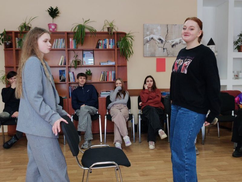 В филиале состолось обучение обновлённой команды волонтеров-инструкторов, которая будет работать в подходе «равный обучает равного» в рамках проекта «Молодёжь в действии».