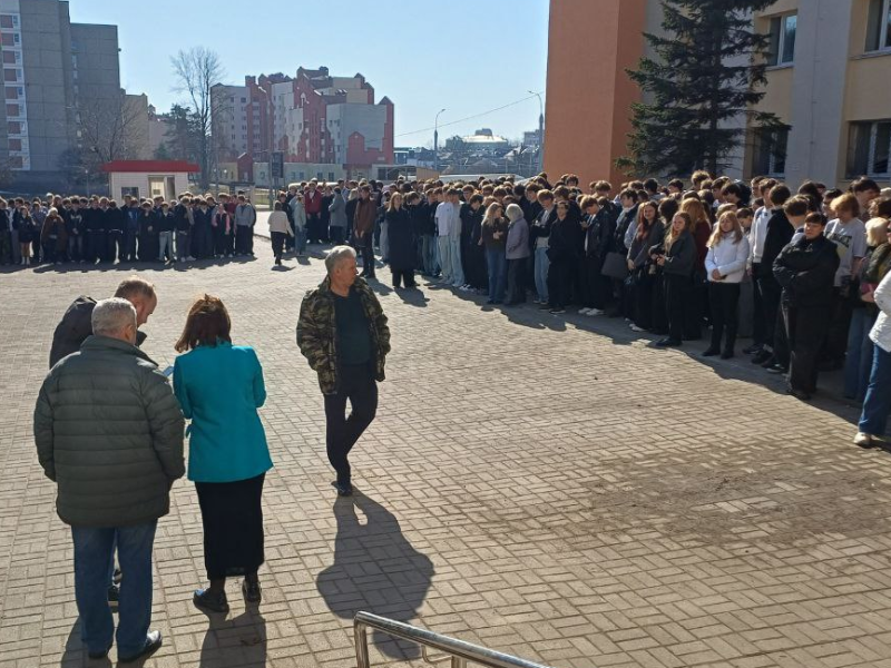 18 марта в филиале КСТМиА УО РИПО состоялись учебная тренировка по эвакуации на случай возникновения пожара или чрезвычайной ситуации в здании колледжа и общежитии.