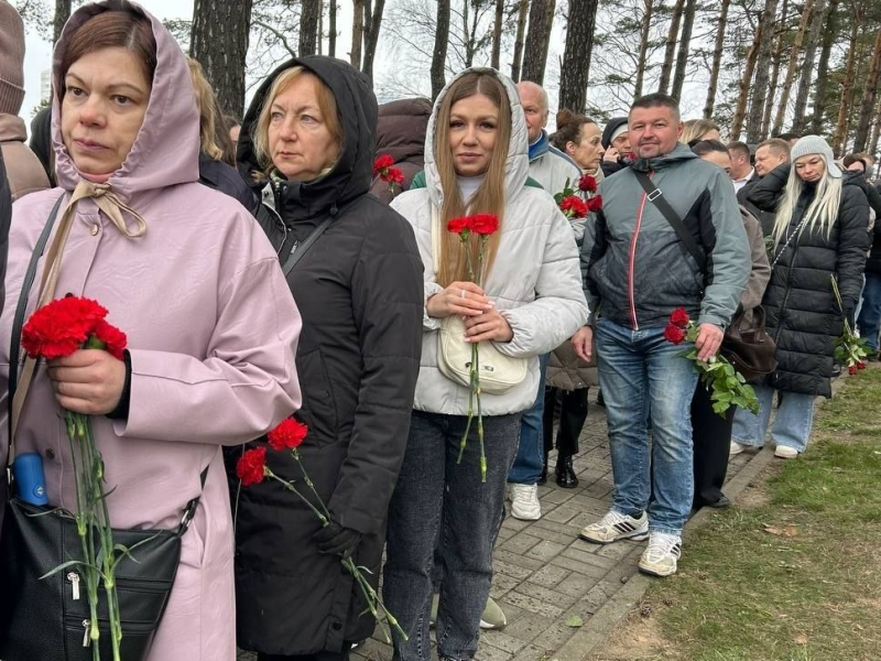 «Рана, которую не лечит время»: работники филиала КСТМиА почтили память узников «Шталага-352»