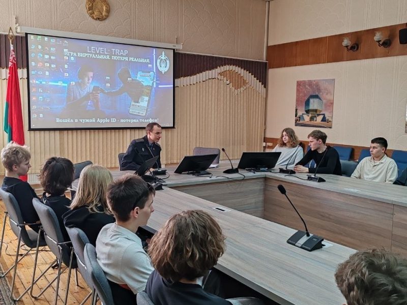 Сегодня в колледже состоялось профилактическое мероприятие в формате круглого стола,направленное на предупреждение вовлечения молодежи в распространение наркотических веществ и их прекурсоров,а также на профилактику употребления алкоголя и наркотиков.