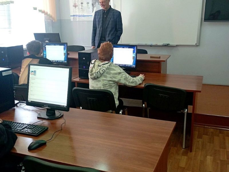 Продолжил программу теоретический этап конкурса профессионального мастерства среди будущих специалистов по обслуживанию и ремонту автомобилей (группа 371).