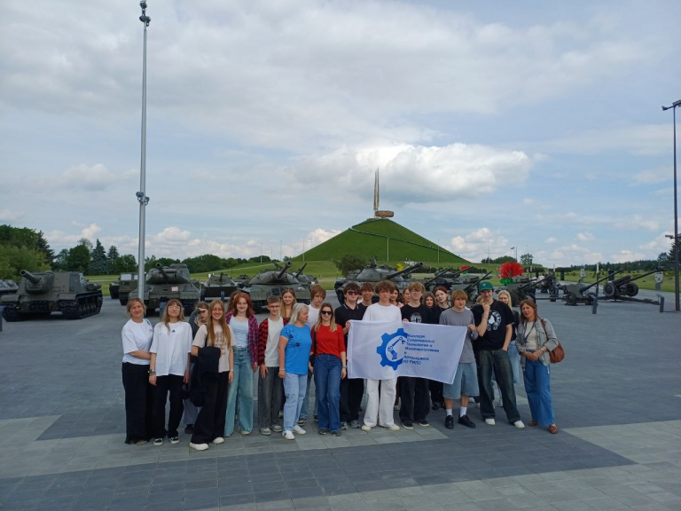 5 июня группы 561 и 581 посетили завод БЕЛАЗ