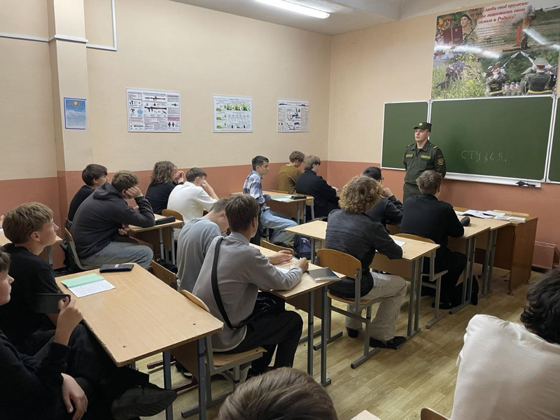 10 сентября состоялась встреча учащихся группы 652 учреждения МГКАП с выпускником колледжа Ефрейтором Цвирко Евгением Станиславовичем.